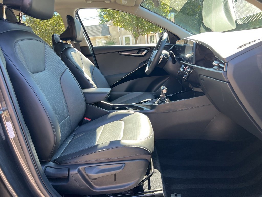 Certified 2023 Kia Niro SX Touring image 26