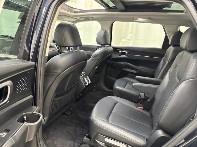 Used 2022 Kia Sorento EX w/ Panoramic Sunroof Package image 18