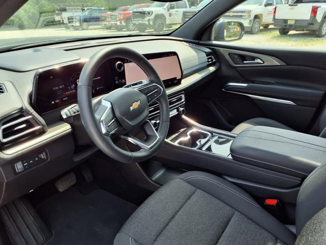 Used 2024 Chevrolet Traverse LT image 3