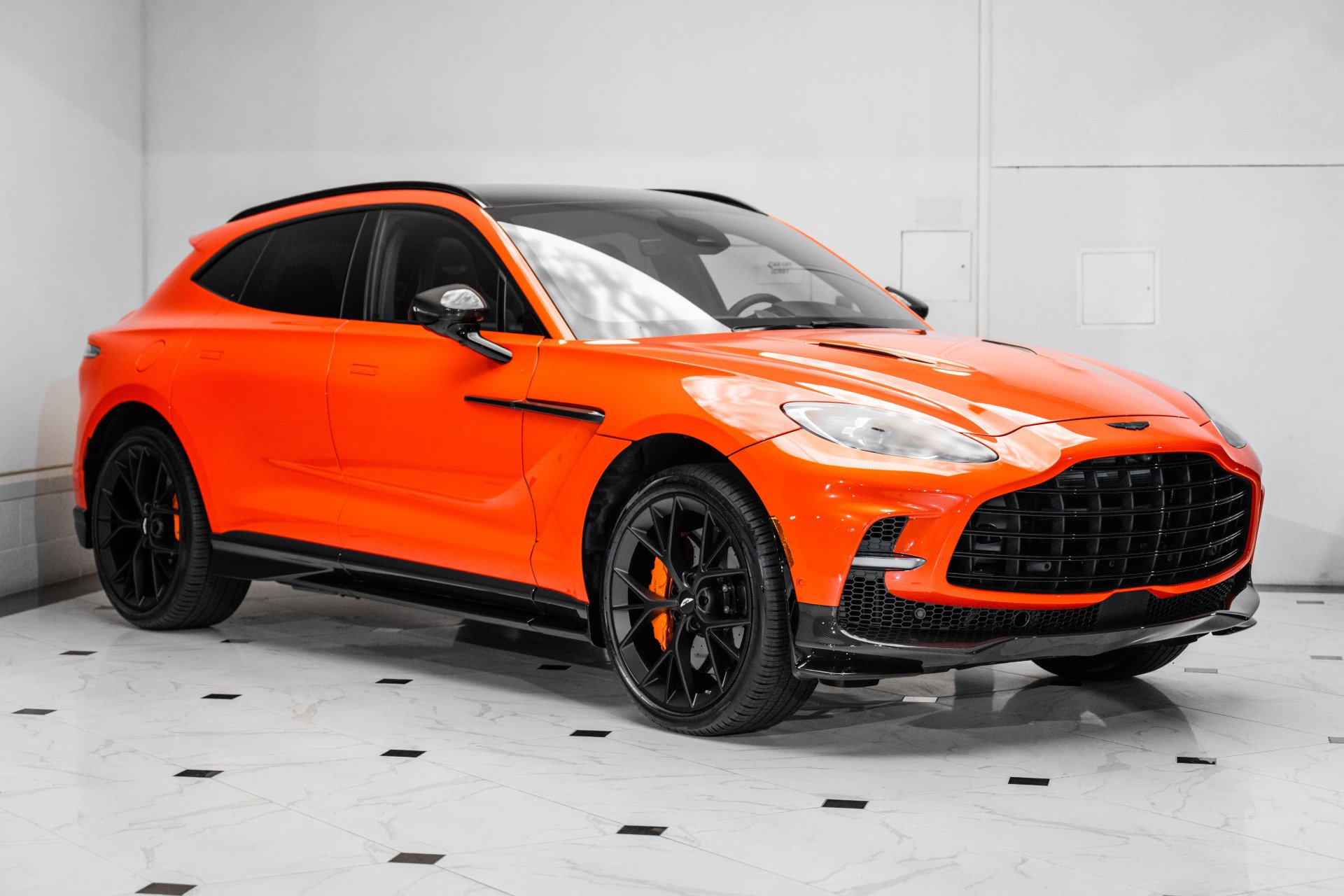 Used 2025 Aston Martin DBX 707 image 1