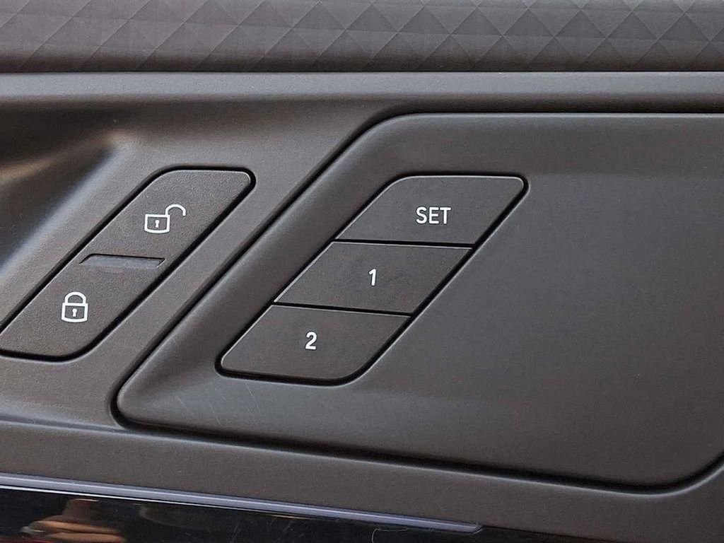 Used 2025 BMW X2 xDrive28i image 28