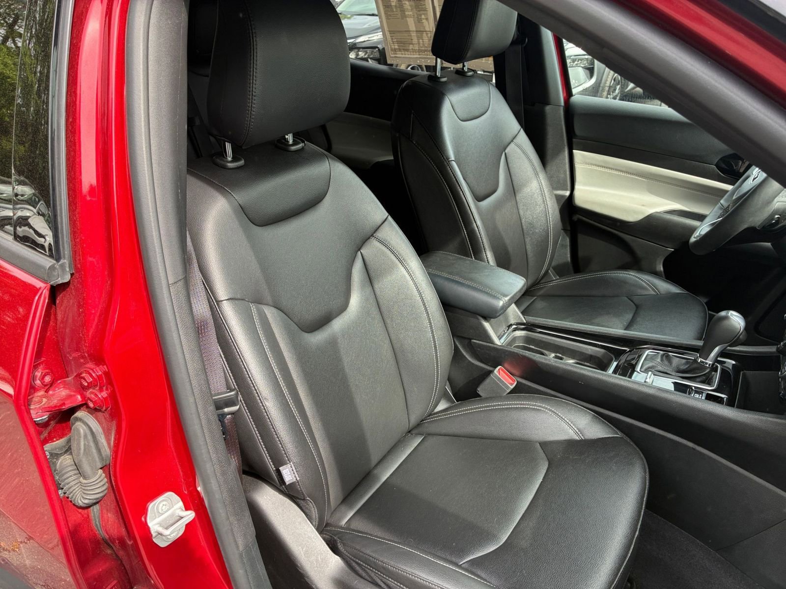 Used 2025 Jeep Compass Limited image 37