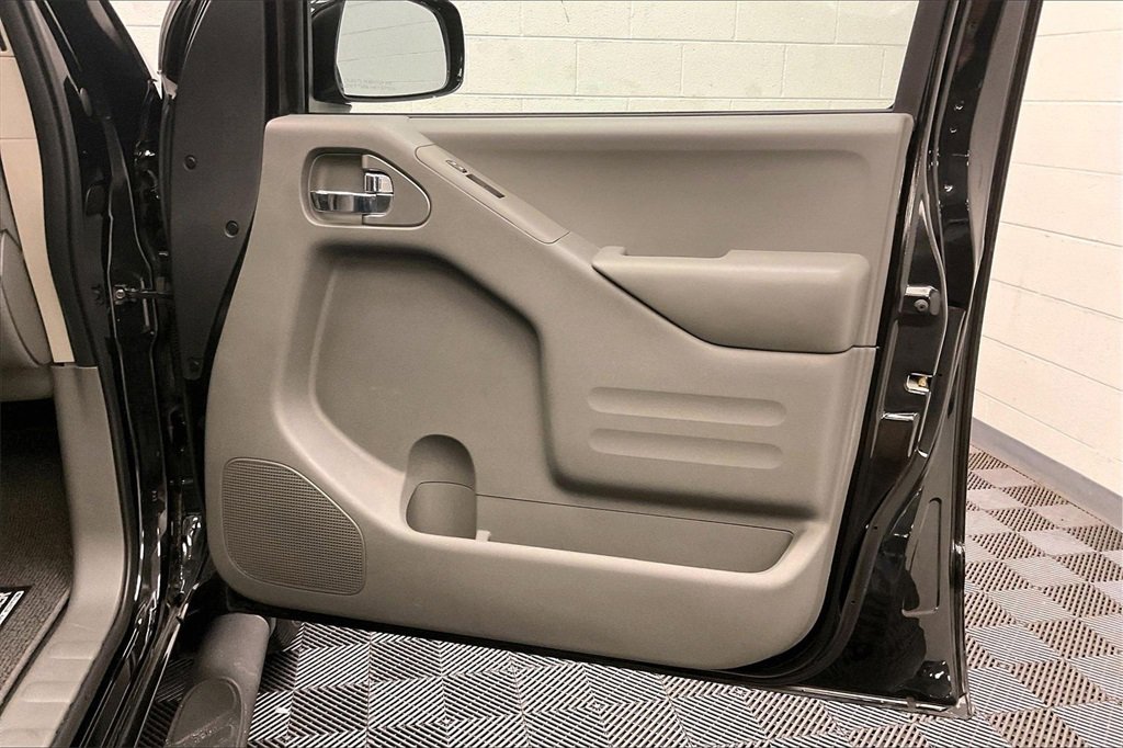 Certified 2020 Nissan Frontier SV w/ Midnight Edition Floor Mats image 24