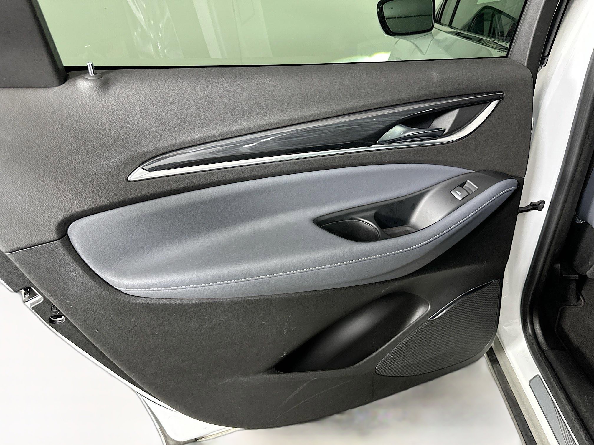 Used 2024 Buick Enclave Premium image 26