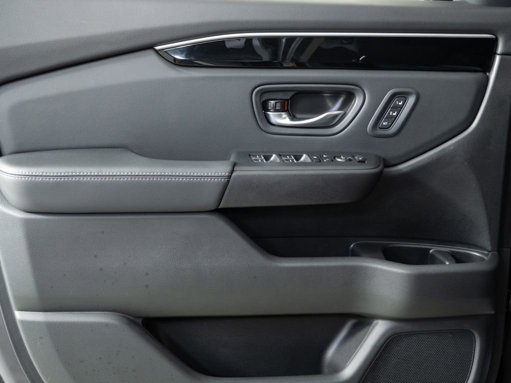 Used 2025 Honda Pilot EX-L image 6