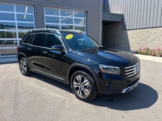 Used 2025 Mercedes-Benz GLB 250 4MATIC image 3