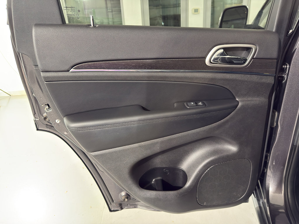 Used 2018 Jeep Grand Cherokee Limited w/ Luxury Group II image 19
