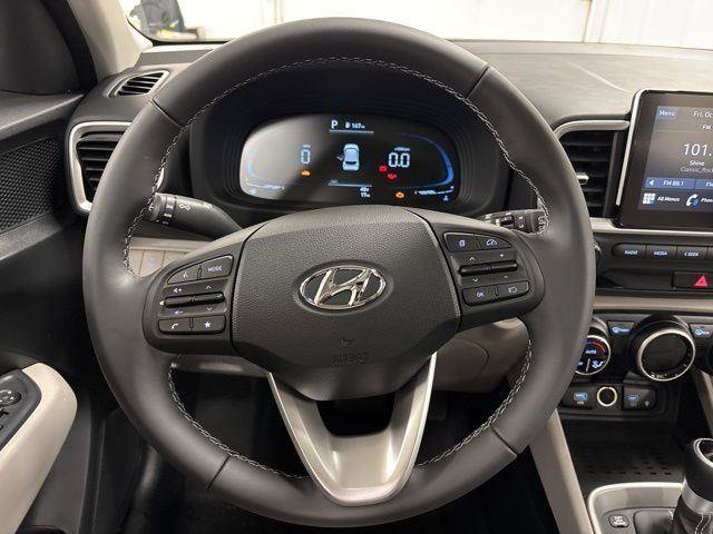 Used 2026 Hyundai Venue SEL FWD image 9