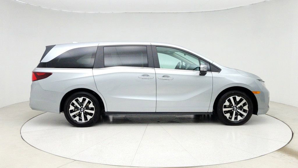 Used 2025 Honda Odyssey EX-L image 4
