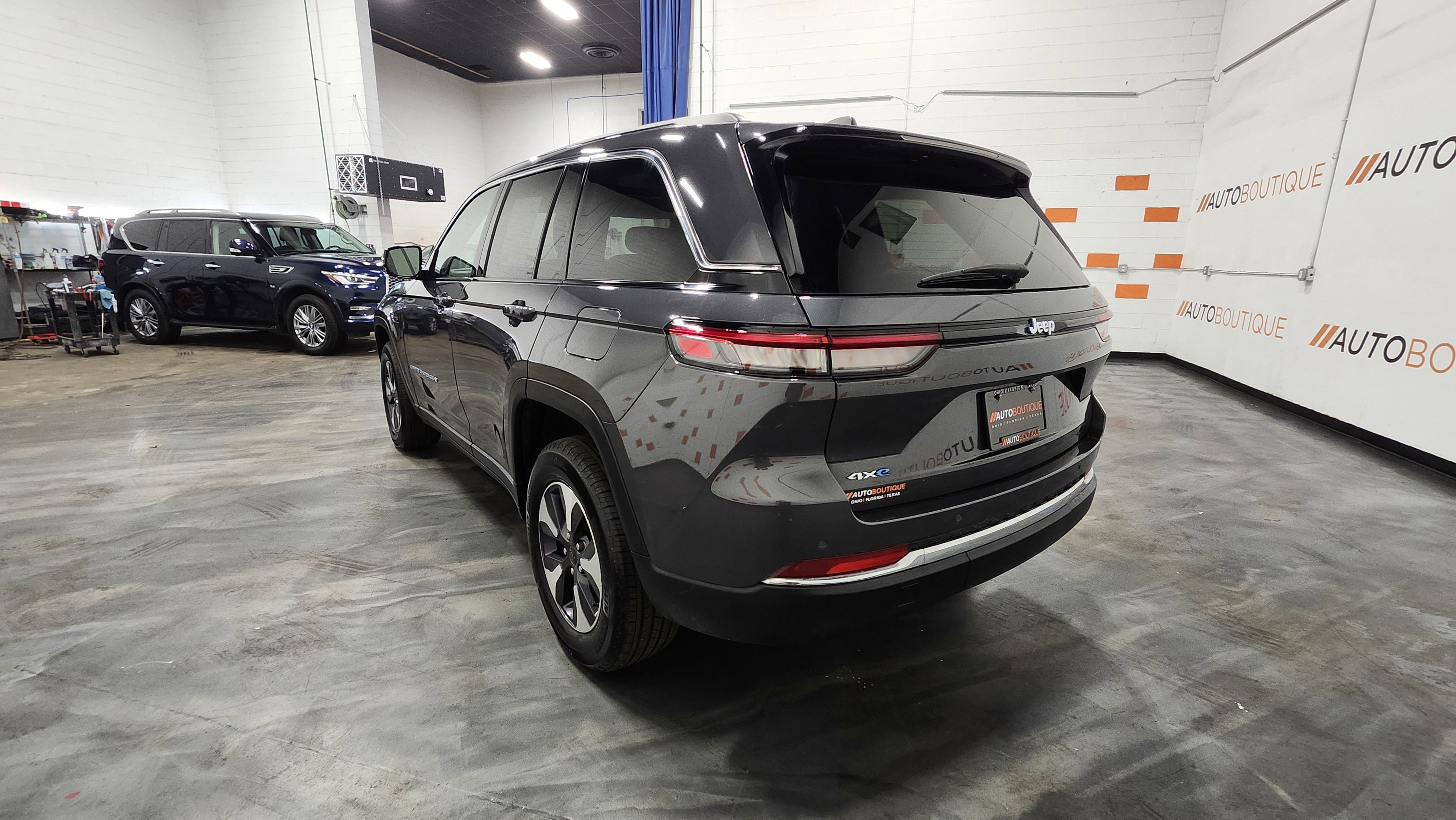 Used 2023 Jeep Grand Cherokee 4WD 4xe image 17