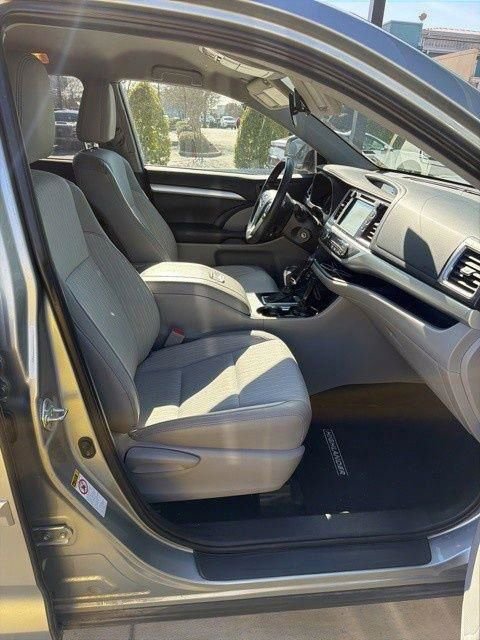 Used 2019 Toyota Highlander Plus image 26