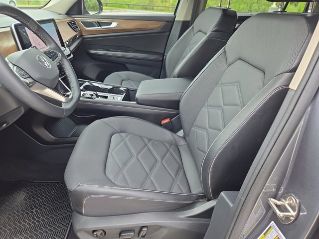 Used 2024 Volkswagen Atlas SE FWD image 13