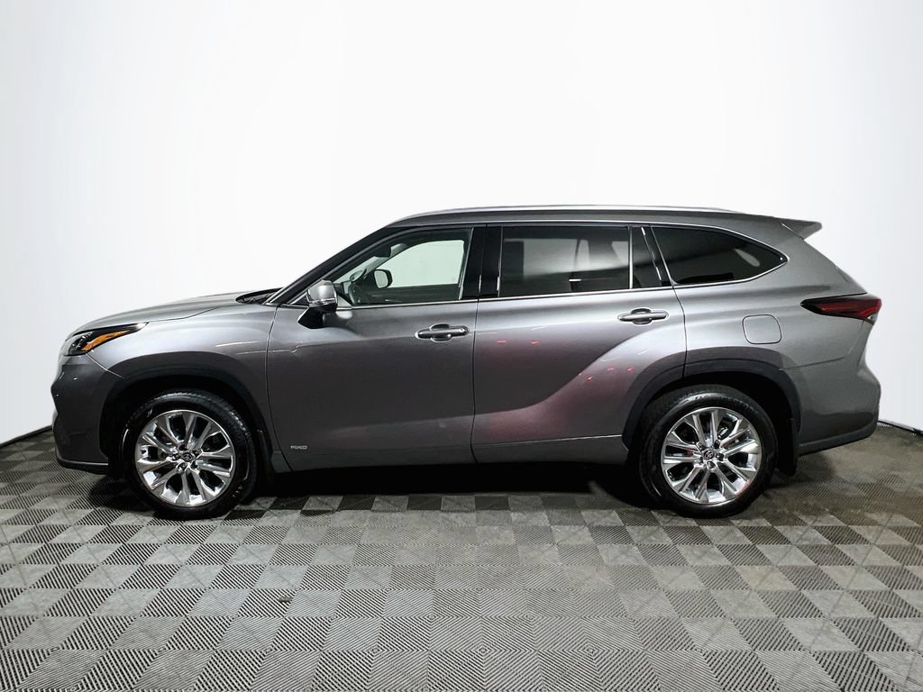 Certified 2026 Toyota Highlander Limited AWD/4WD image 4