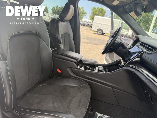 Used 2022 Jeep Grand Cherokee Altitude AWD/4WD image 35