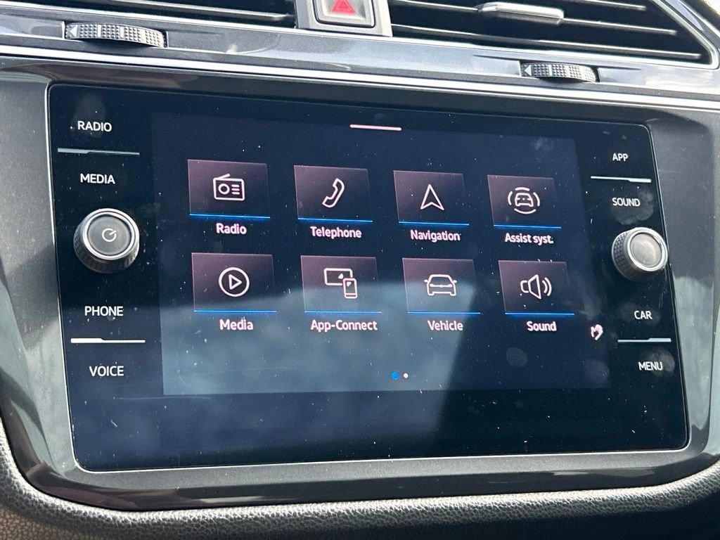 Certified 2023 Volkswagen Tiguan SE R-Line FWD image 34