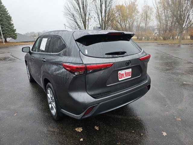 Used 2021 Toyota Highlander Limited image 3