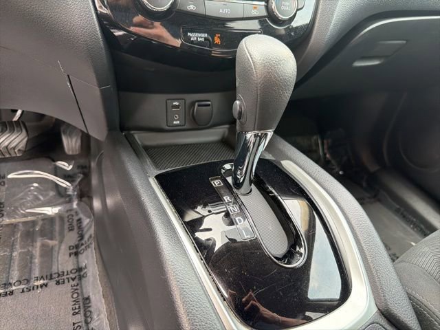 Used 2015 Nissan Rogue SV image 26