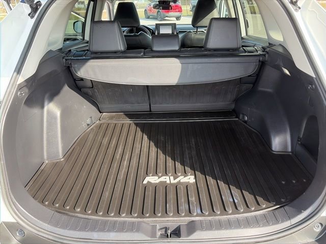 Used 2022 Toyota RAV4 XLE Premium image 24