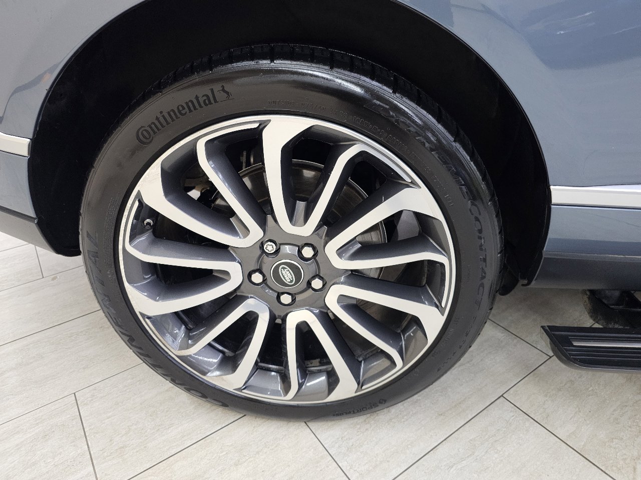 Used 2019 Land Rover Range Rover Autobiography image 45