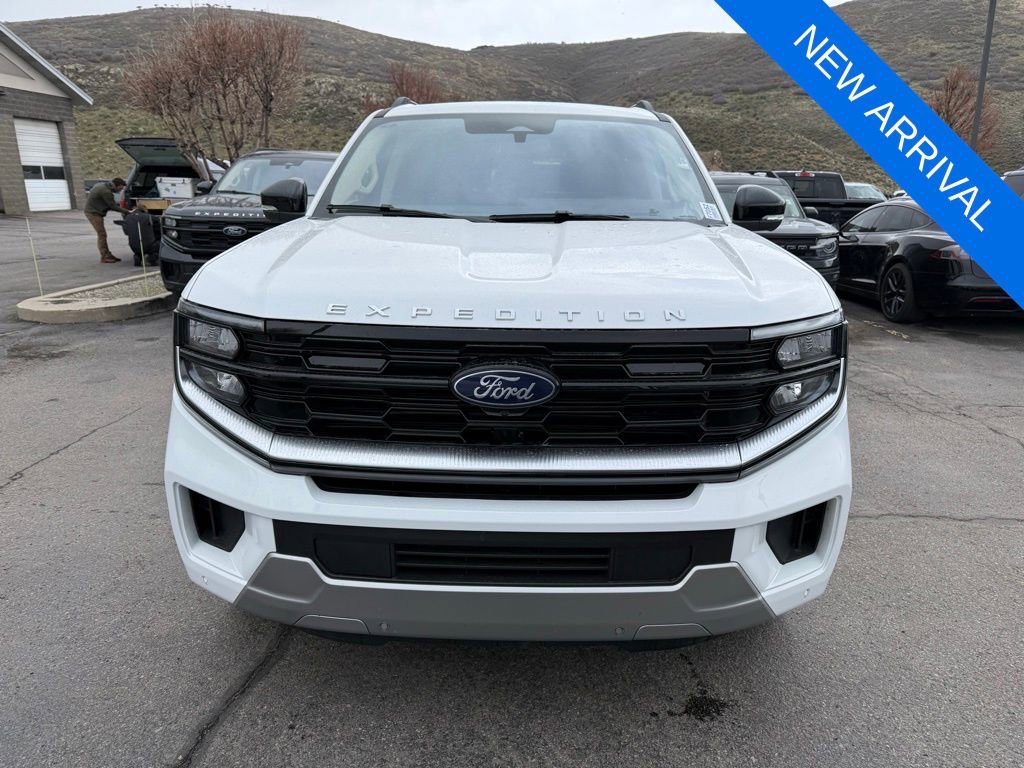 Used 2025 Ford Expedition Max Platinum AWD/4WD image 2