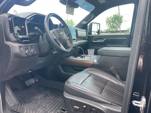 Used 2024 Chevrolet Silverado 2500 High Country w/ High Country Premium Package AWD/4WD image 6