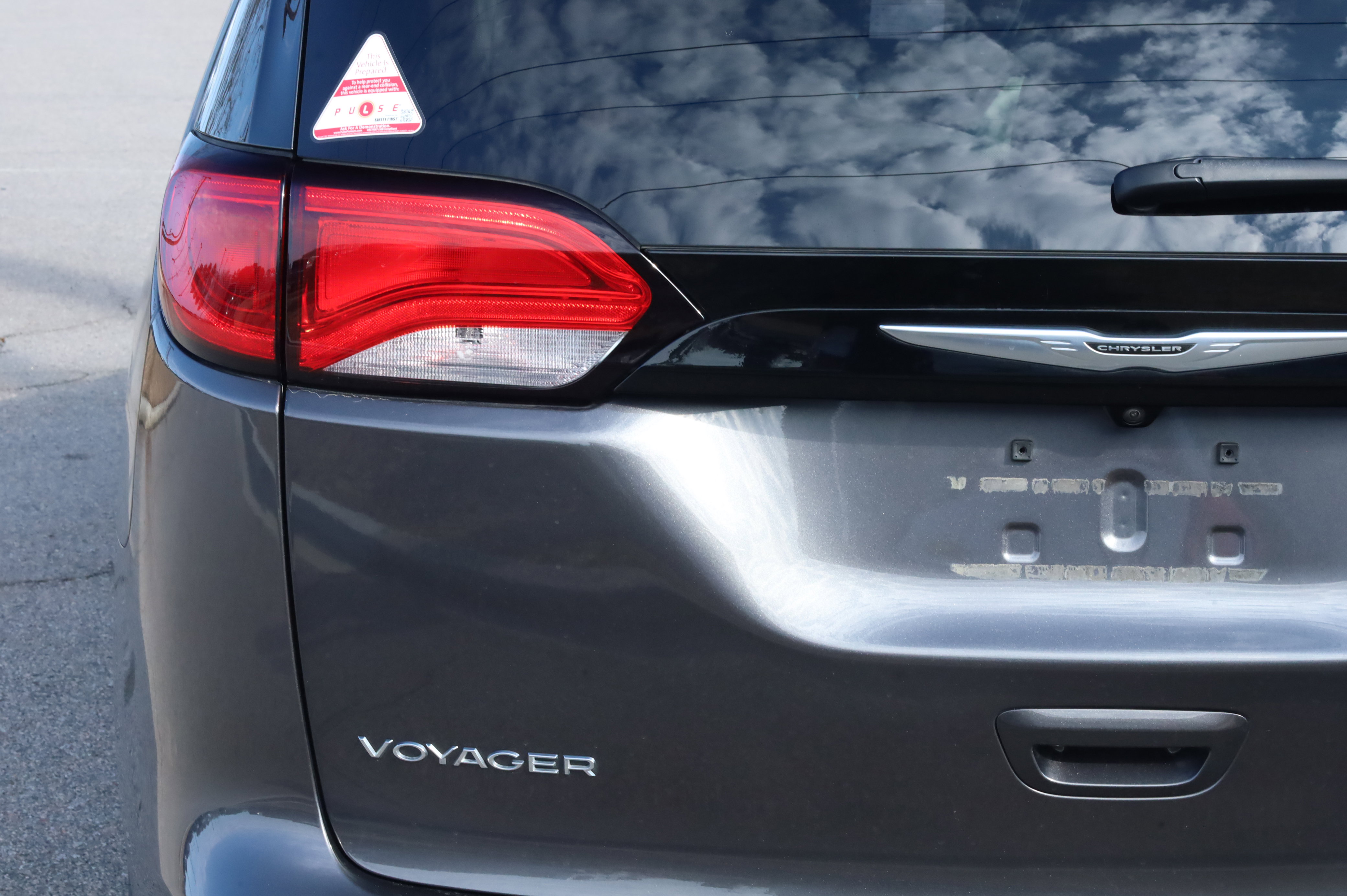 Used 2023 Chrysler Voyager LX image 20