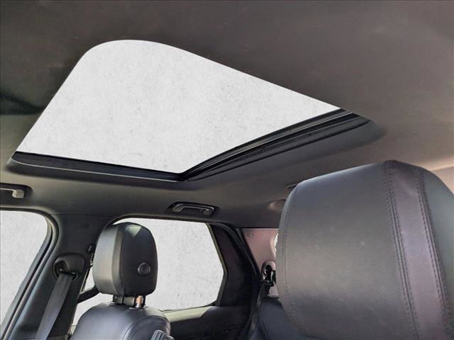 Used 2018 Land Rover Discovery HSE image 16