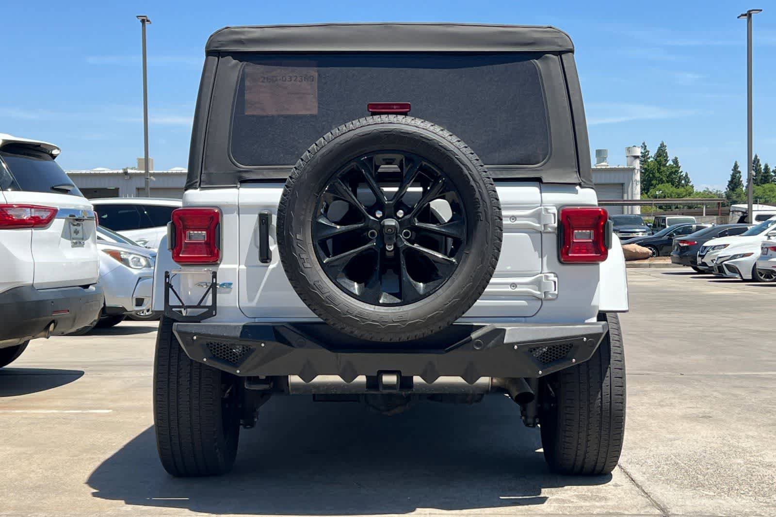 Used 2021 Jeep Wrangler Unlimited Sahara w/ Cold Weather Group AWD/4WD image 8