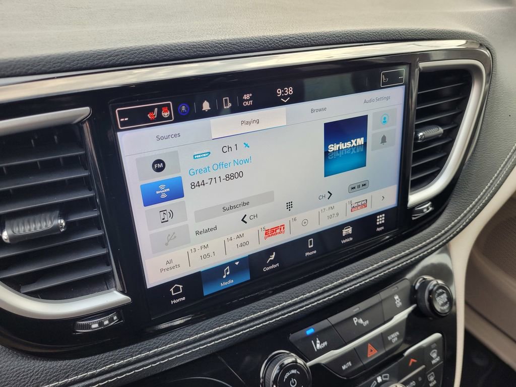 Used 2024 Chrysler Pacifica Select image 14