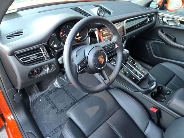 Used 2025 Porsche Macan image 4