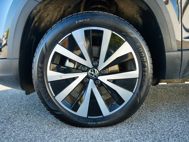 Used 2024 Volkswagen Taos SE image 30