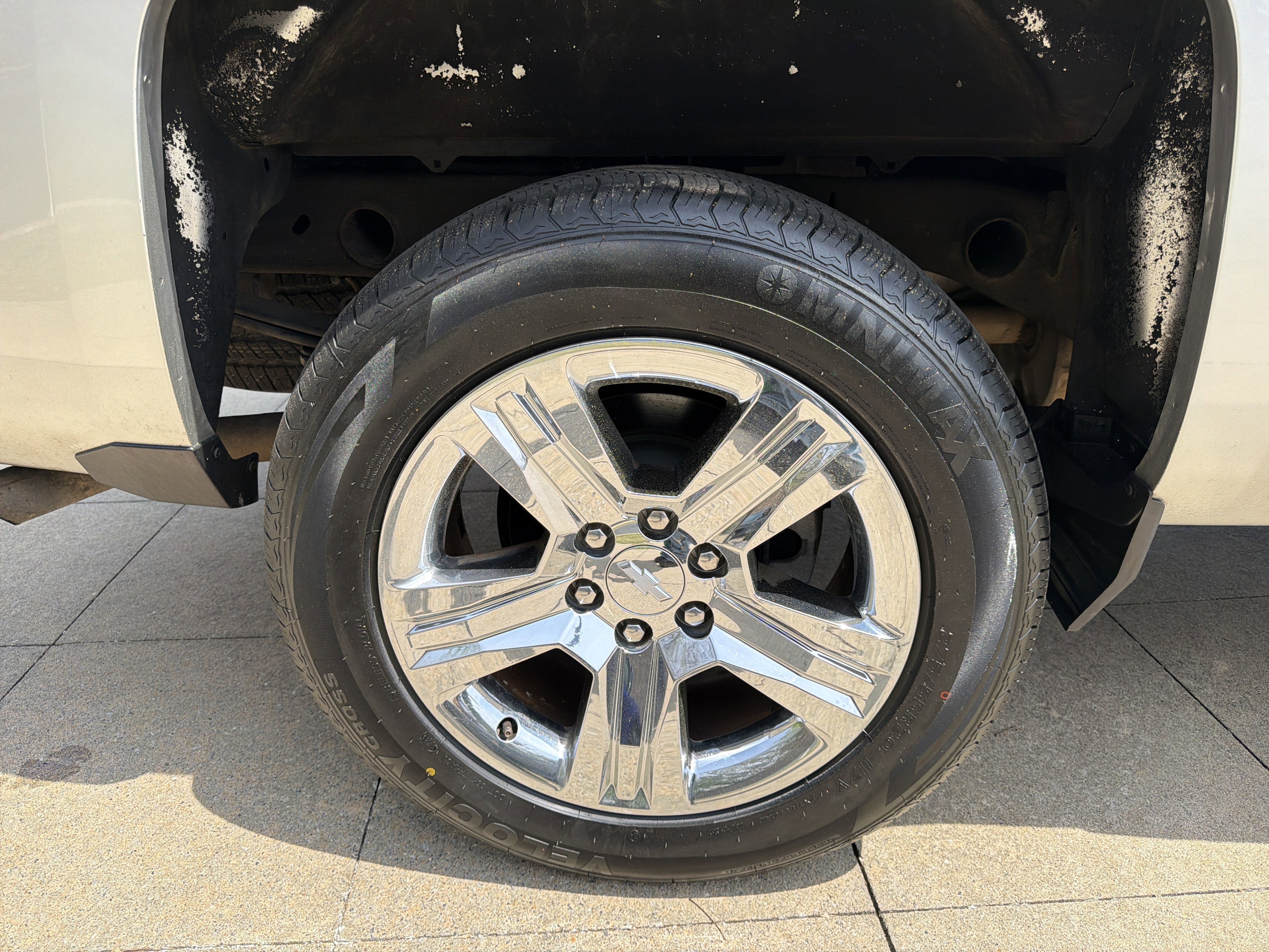 Used 2018 Chevrolet Silverado 1500 Custom w/ Custom Value Package AWD/4WD image 17