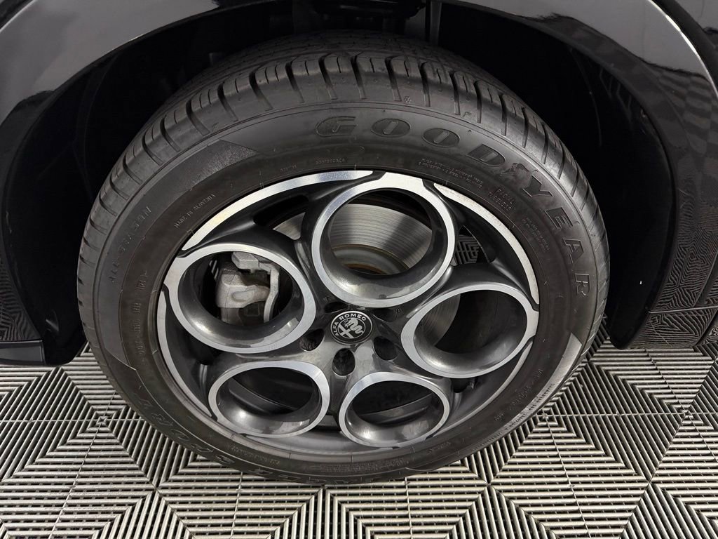 Used 2025 Alfa Romeo Tonale image 11