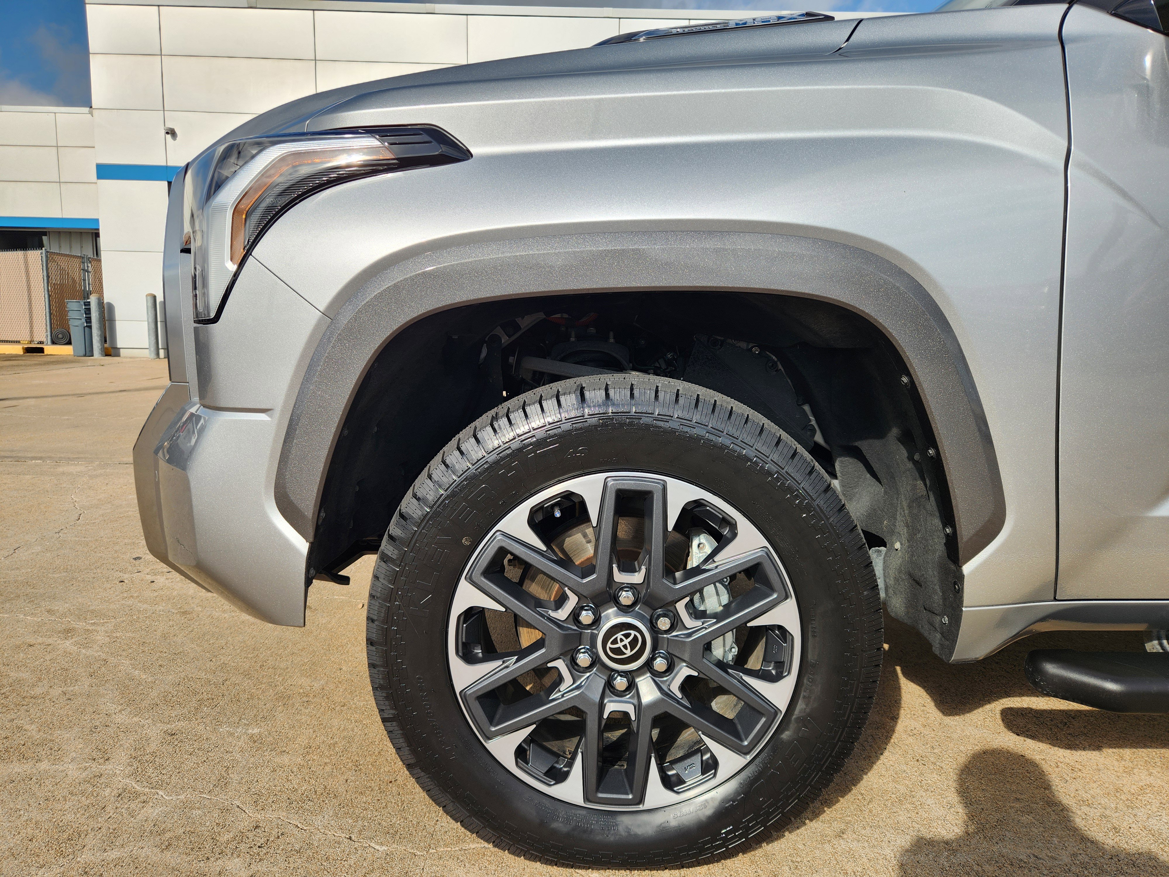 Used 2024 Toyota Tundra Limited w/ Power Package image 9