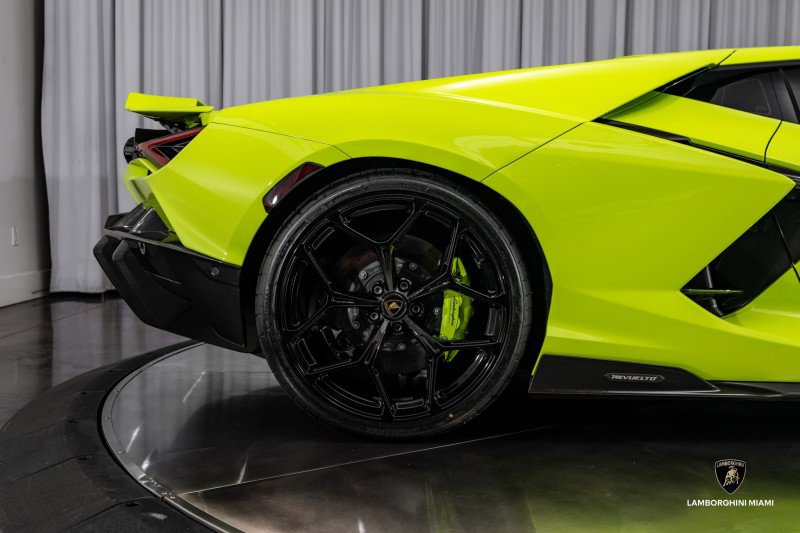 Used 2024 Lamborghini Revuelto image 34