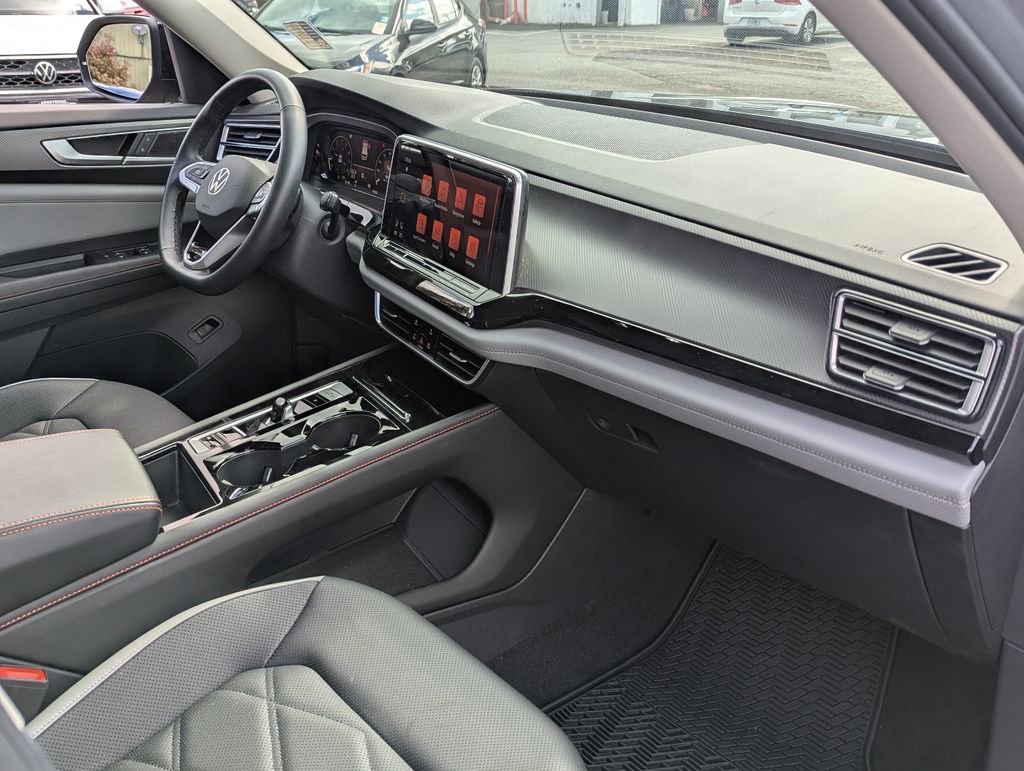 Used 2025 Volkswagen Atlas Peak Edition SE image 39