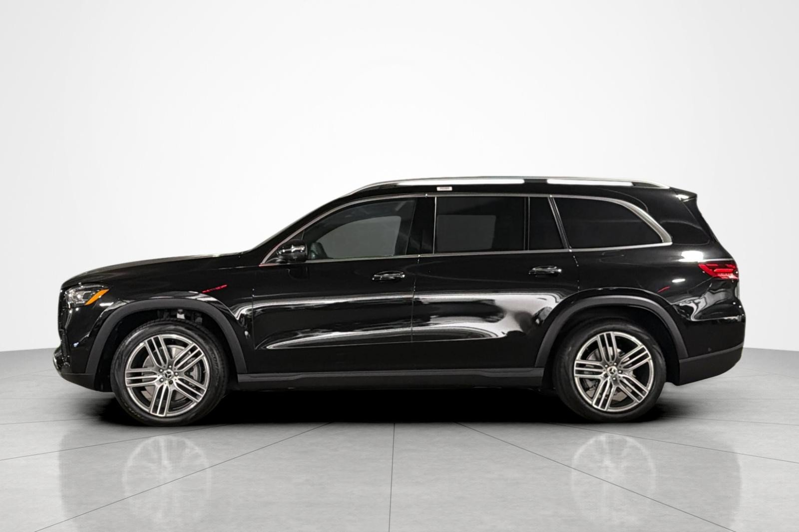 New 2026 Mercedes-Benz GLS 450 4MATIC image 2