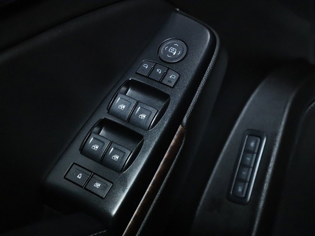 Used 2019 GMC Yukon XL SLT w/ Graphite Performance Edition image 18