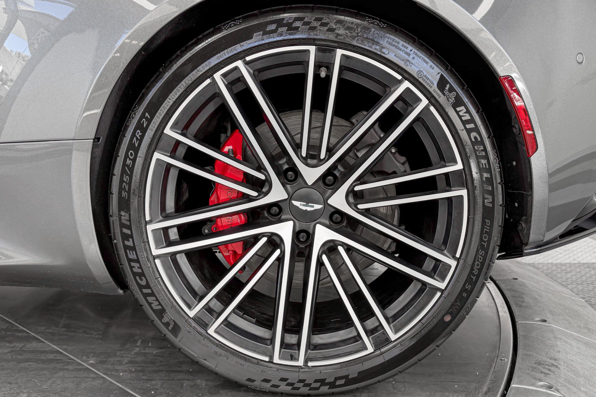 Used 2024 Aston Martin DB12 Coupe RWD image 11