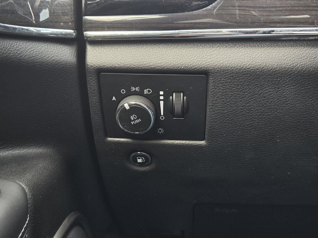 Used 2019 Jeep Grand Cherokee Overland AWD/4WD image 27