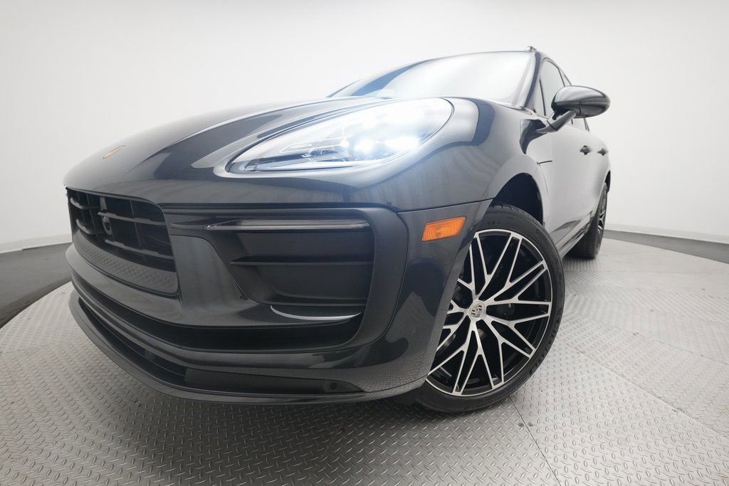 Certified 2026 Porsche Macan image 8