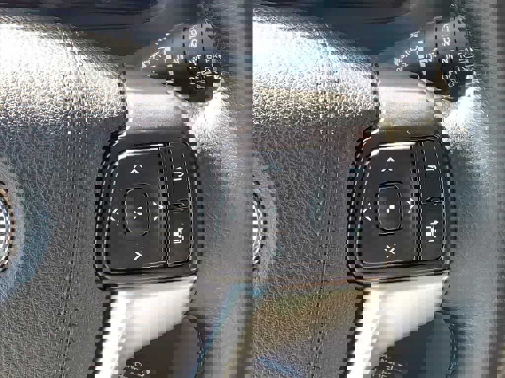 Used 2015 Toyota Sienna XLE w/ XLE Navigation Package image 19