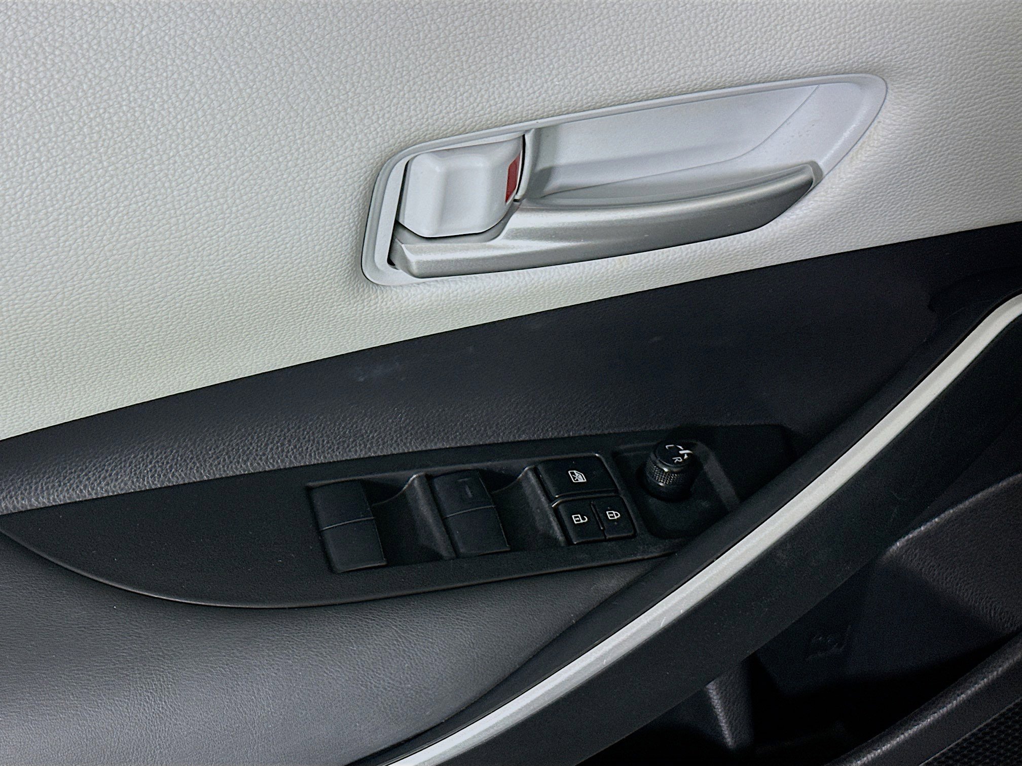 Used 2022 Toyota Corolla SE FWD image 14