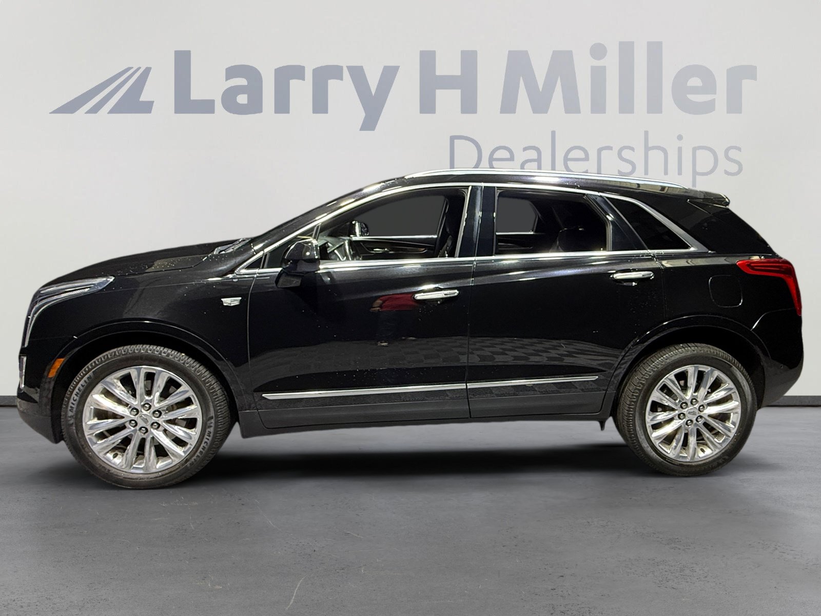 Used 2019 Cadillac XT5 Platinum AWD/4WD image 2