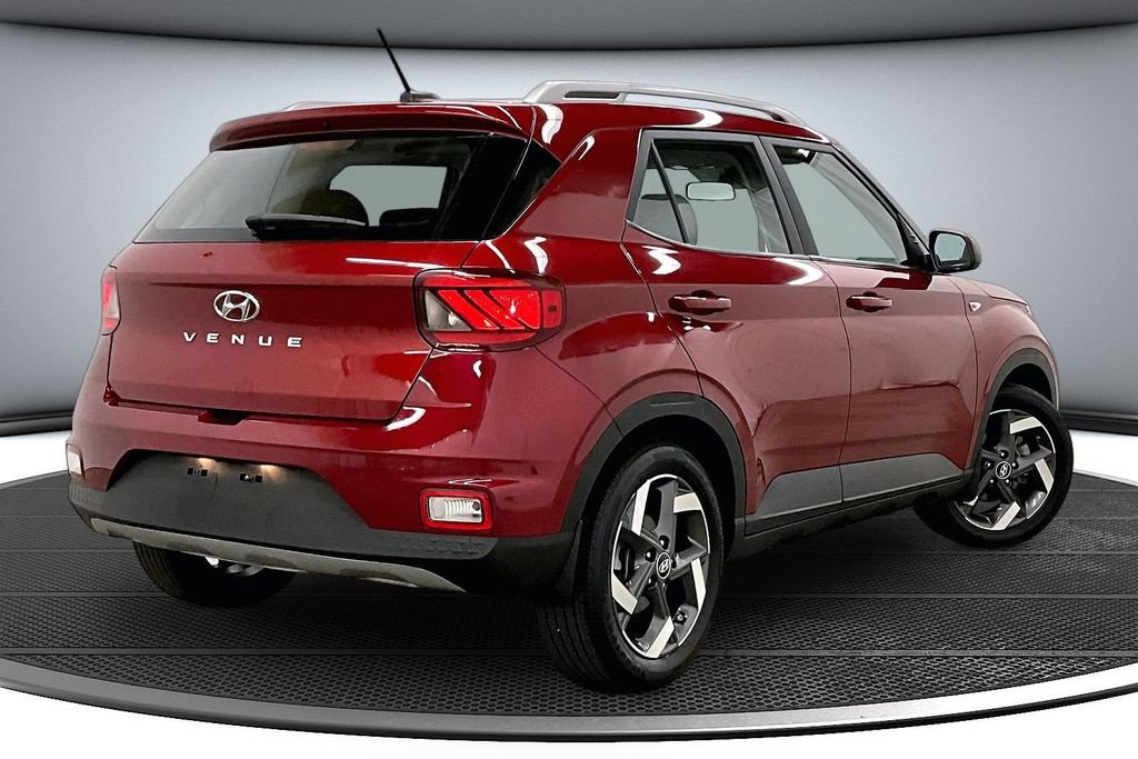 Used 2023 Hyundai Venue SEL FWD image 6