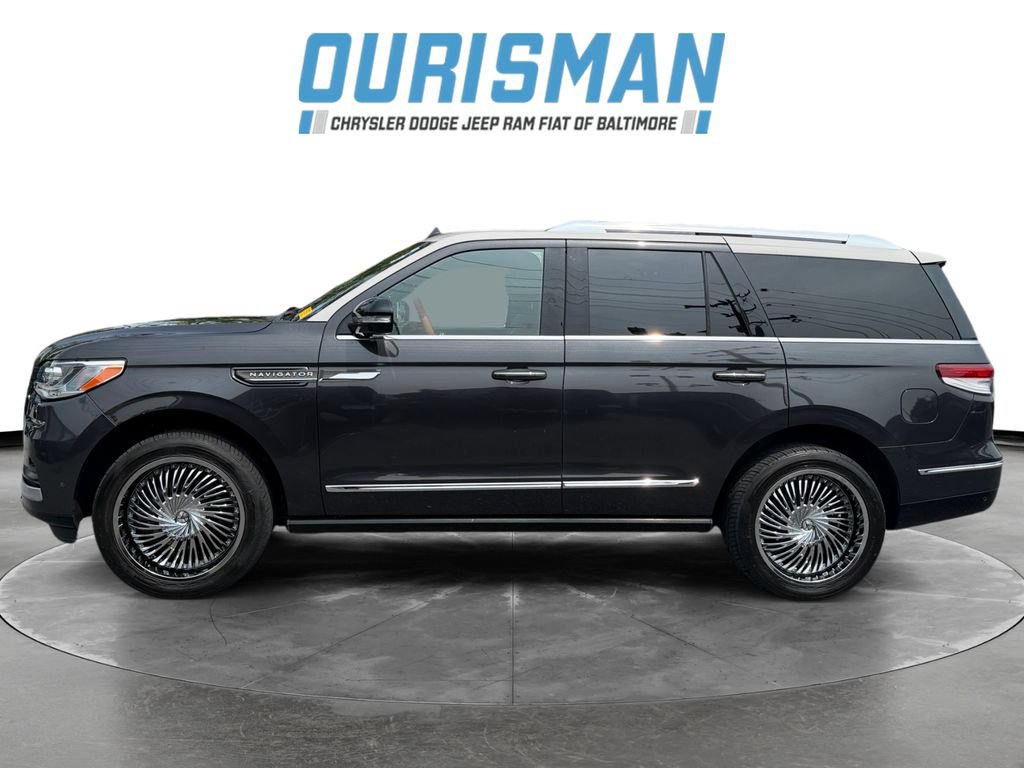 Used 2023 Lincoln Navigator 4WD image 3