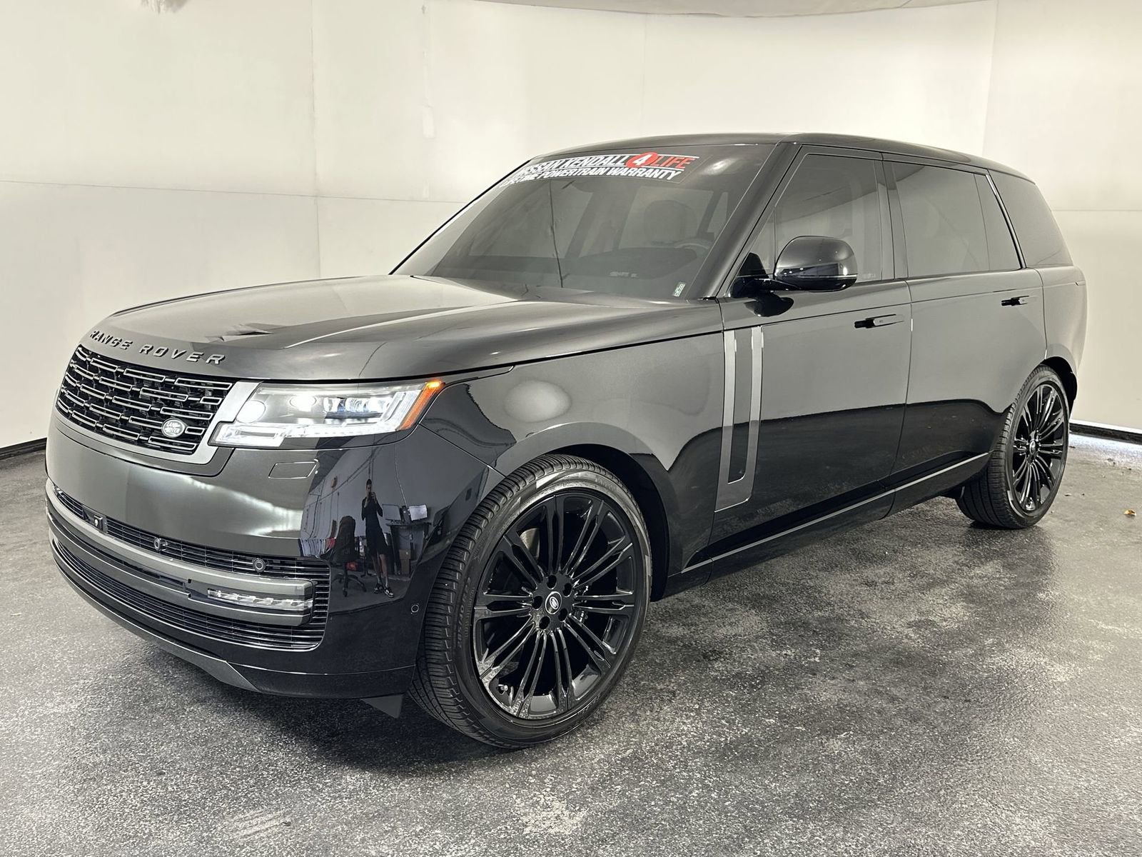 Used 2024 Land Rover Range Rover Long Wheelbase SE image 4