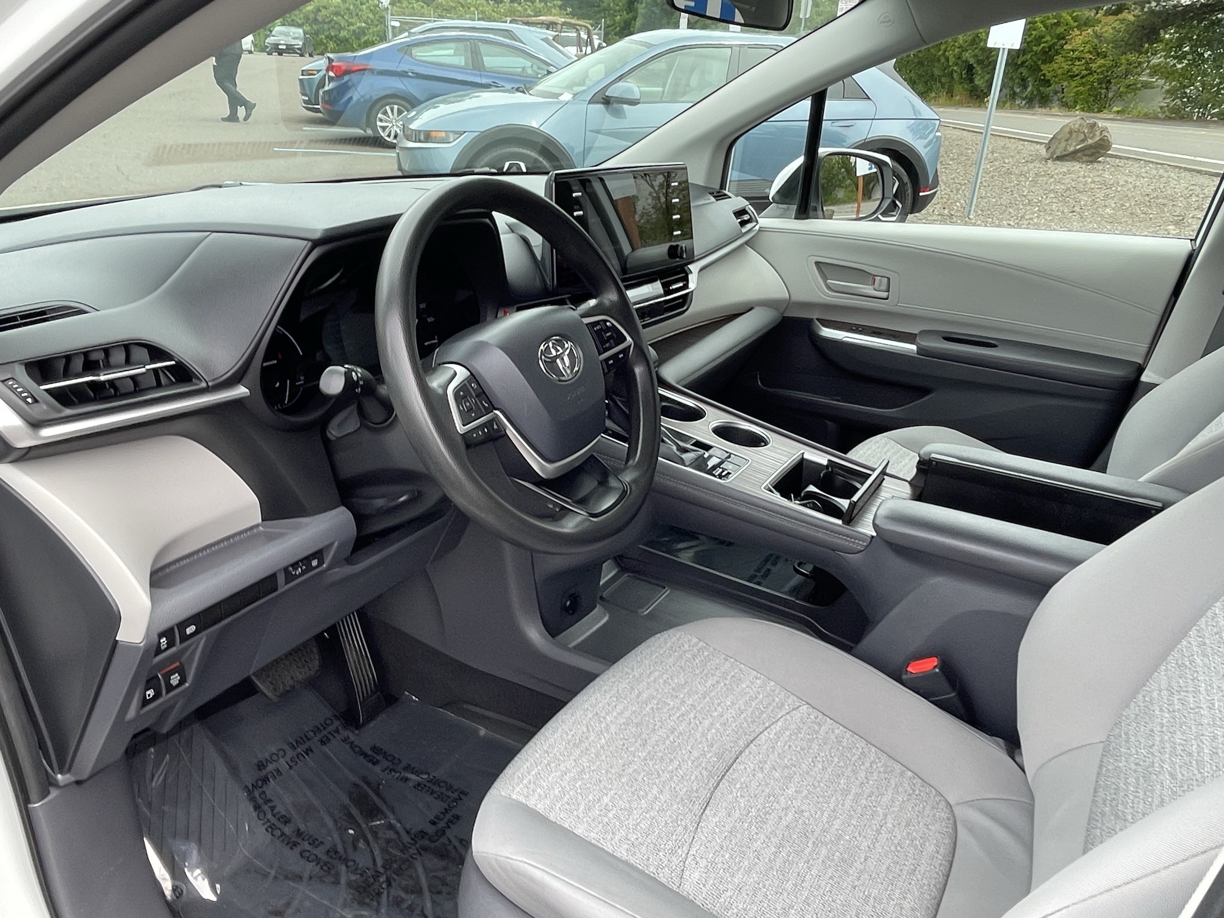 Used 2021 Toyota Sienna LE FWD image 10