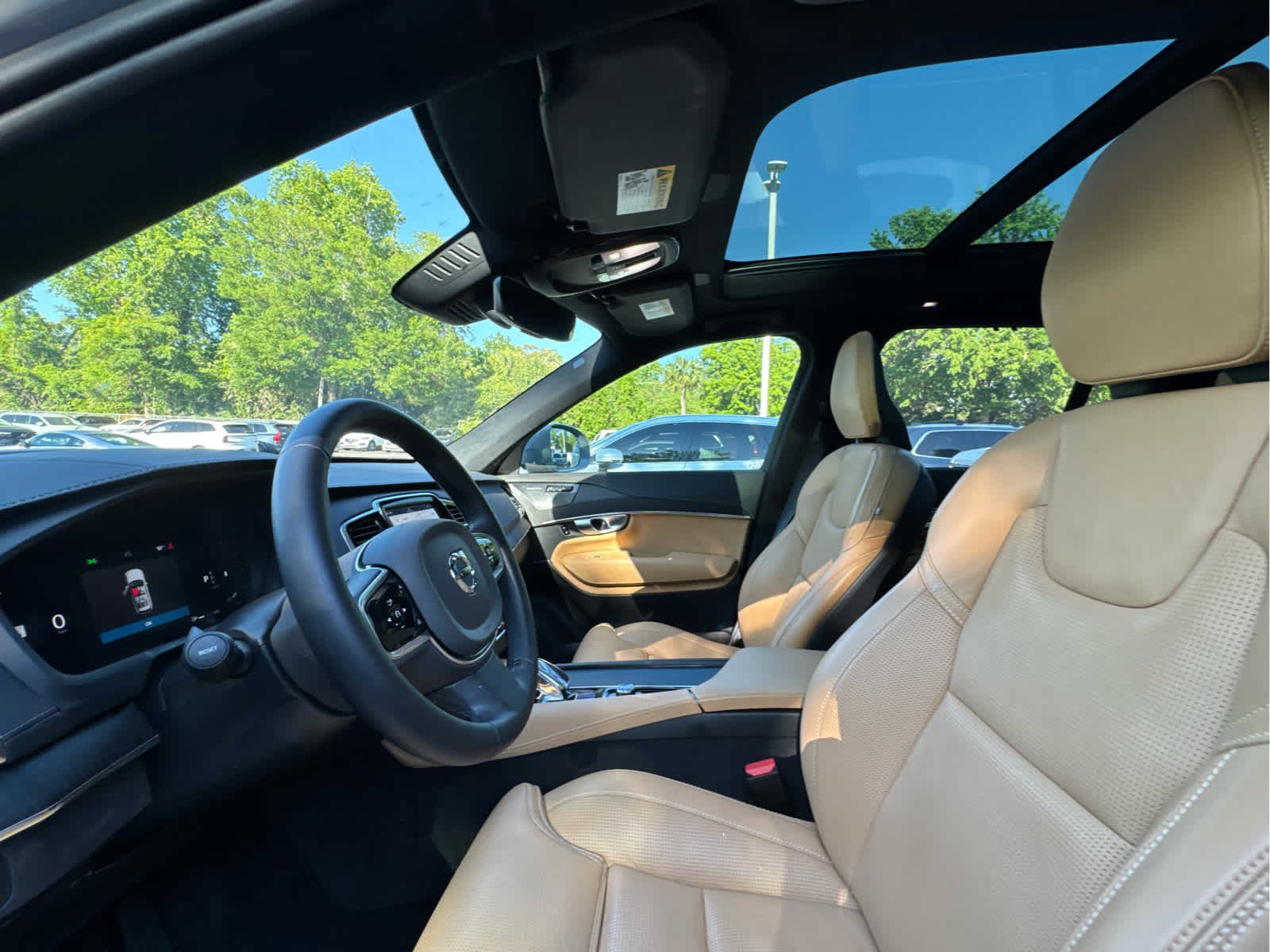 Certified 2024 Volvo XC90 B6 Ultimate w/ Lounge Package image 27