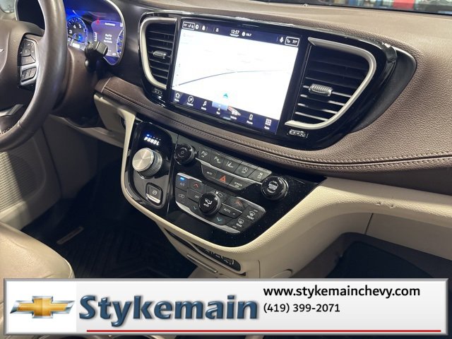 Used 2021 Chrysler Pacifica Touring-L w/ Uconnect Theater Family Group image 24
